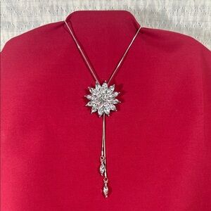 Elegant Silver Floral Pendant Necklace